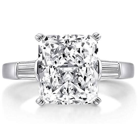 Bague de fiançailles trois pierres taille brillant carrée 5,00 carats (poids total)
