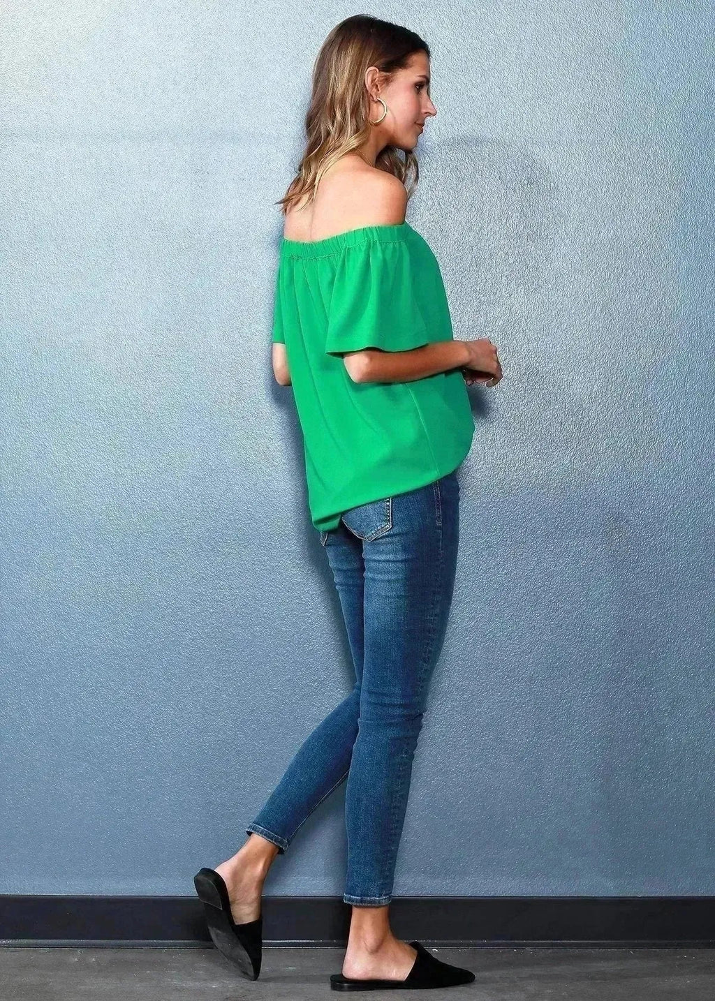 Haut vert pour femme à épaules dénudées