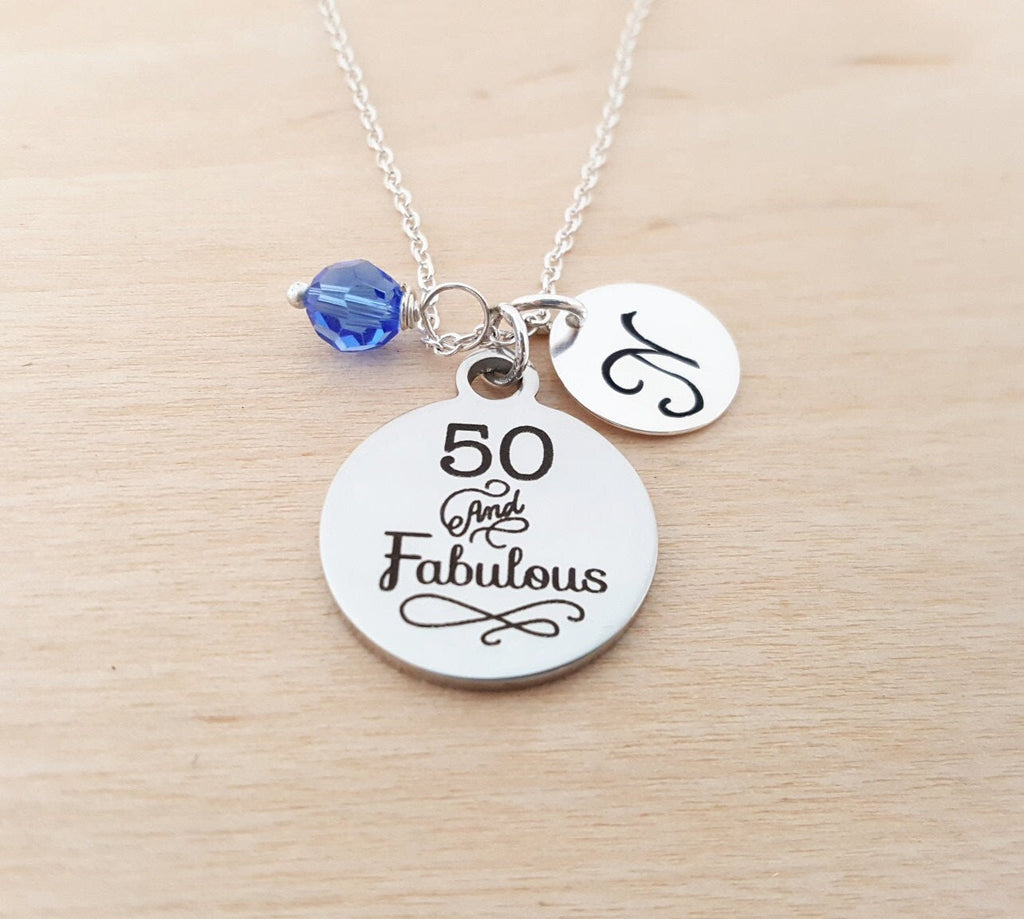 Collier 50 ans et Fabuleuse – Cadeau d'anniversaire avec pierre de naissance Swarovski et initiale | Bijoux personnalisés pour elle
