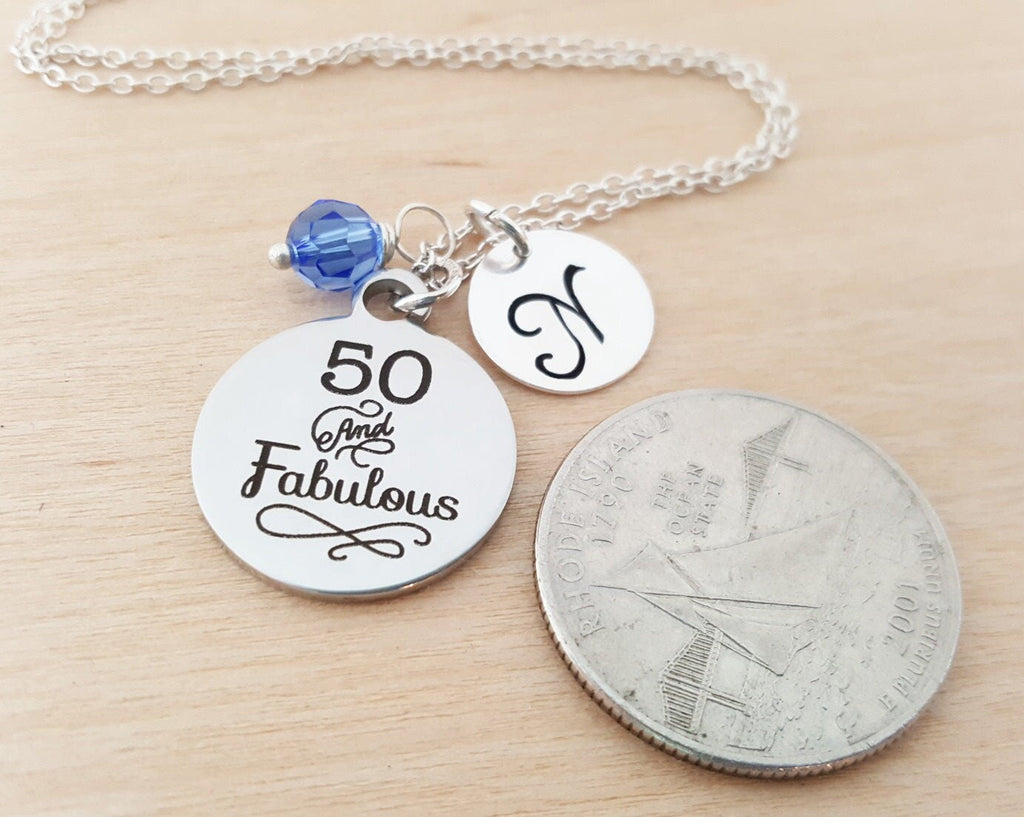 Collier 50 ans et Fabuleuse – Cadeau d'anniversaire avec pierre de naissance Swarovski et initiale | Bijoux personnalisés pour elle