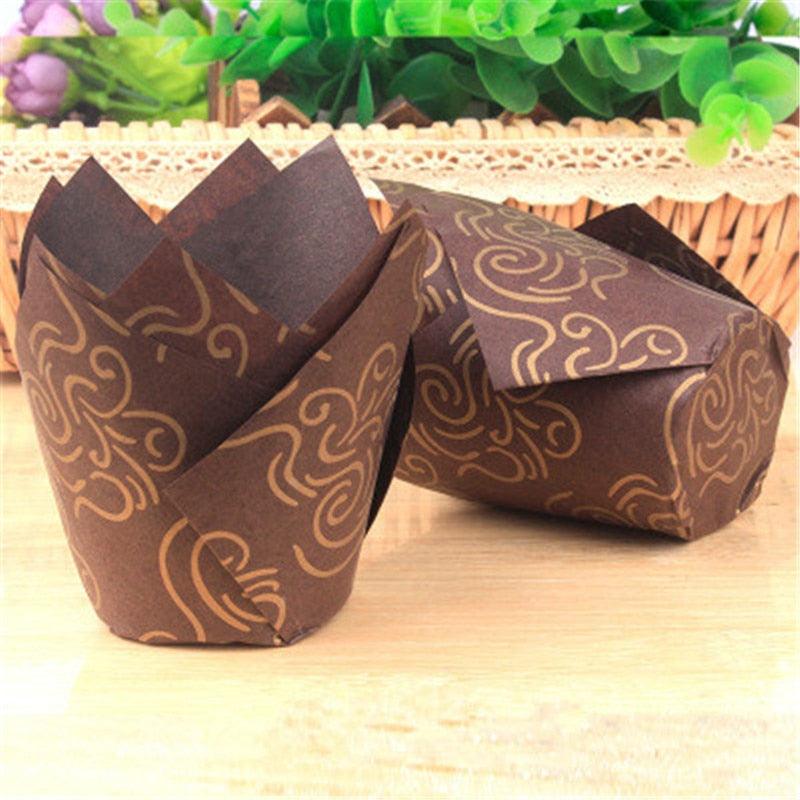 50 caissettes à cupcake style journal pour mariage, fête, moules à muffins, gobelets en papier, résistants à l'huile, enveloppes à gâteau, caissettes de cuisson, moules à muffins, supports à caissettes, couleurs marron, blanc et naturelles vives