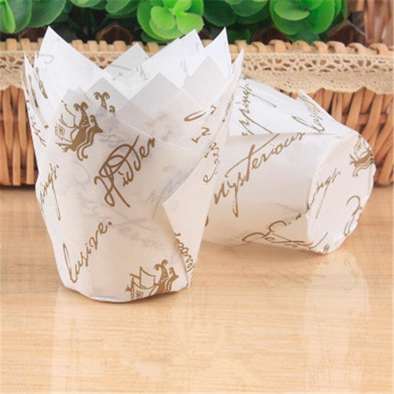 50 caissettes à cupcake style journal pour mariage, fête, moules à muffins, gobelets en papier, résistants à l'huile, enveloppes à gâteau, caissettes de cuisson, moules à muffins, supports à caissettes, couleurs marron, blanc et naturelles vives
