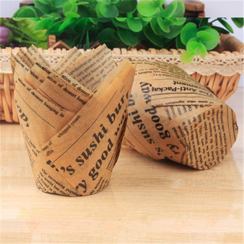 50 caissettes à cupcake style journal pour mariage, fête, moules à muffins, gobelets en papier, résistants à l'huile, enveloppes à gâteau, caissettes de cuisson, moules à muffins, supports à caissettes, couleurs marron, blanc et naturelles vives