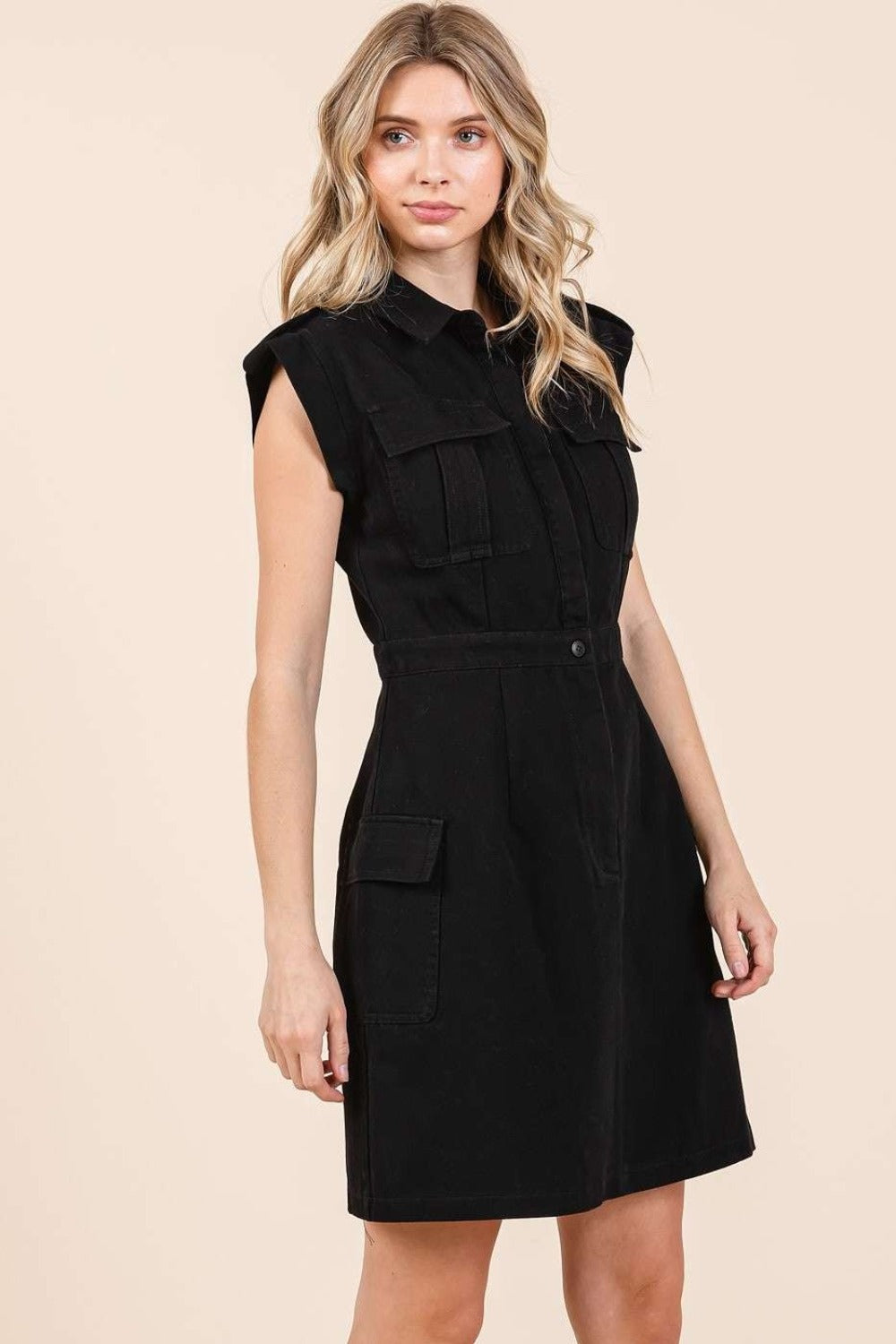 Mini-robe à demi-boutons et poches cargo pour femme – Robe mini décontractée, robe boutonnée, robe à poches, robe polyvalente, mini-robe tendance