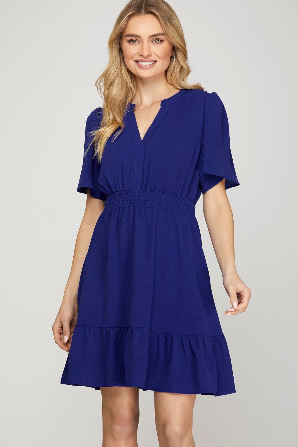 Nouvelle mini-robe pour femme à volants, encolure cache-cœur et manches courtes volantées – Mini-robe cache-cœur élégante, ludique et féminine avec manches volantées