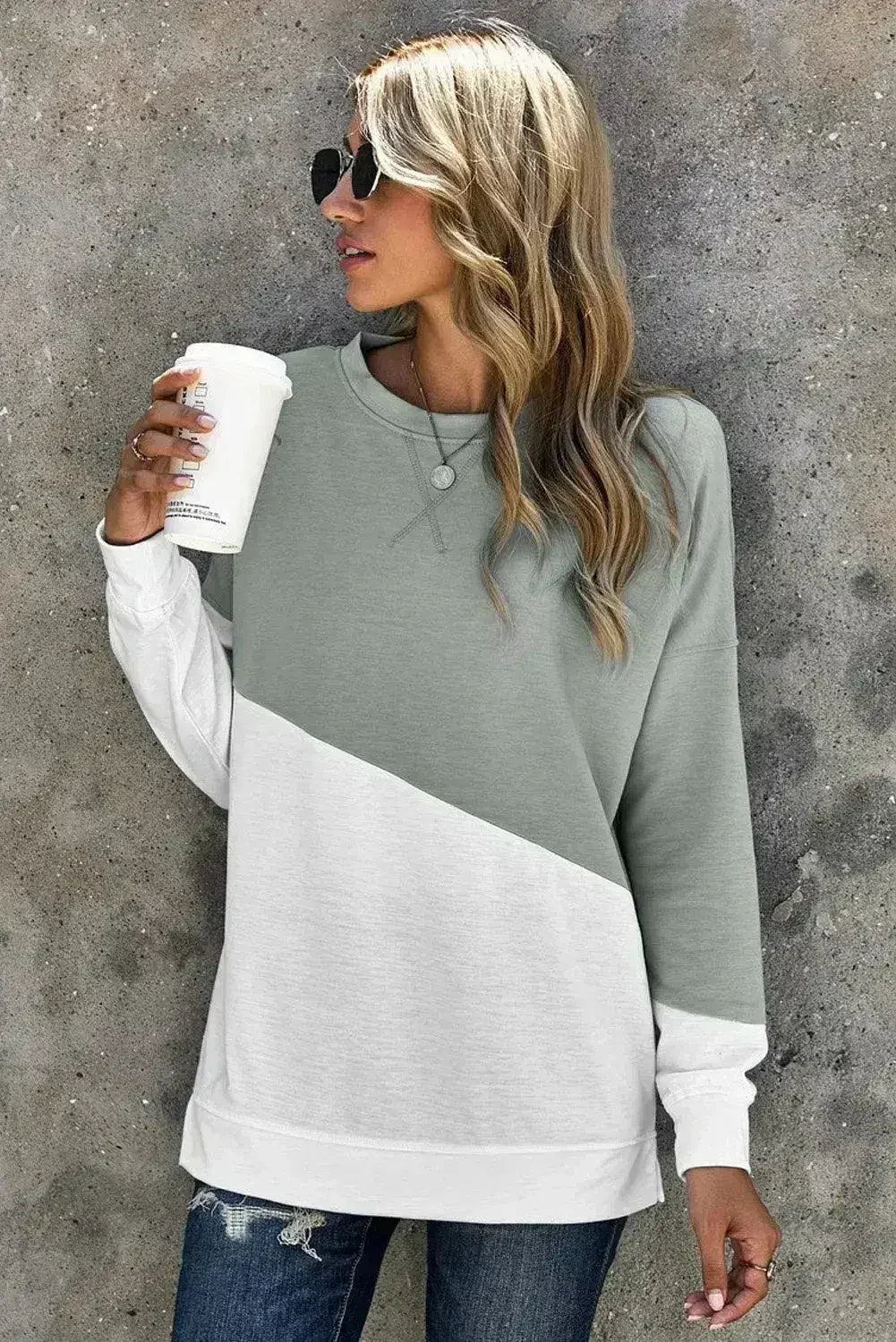 Sweat-shirt gris et blanc à manches tombantes