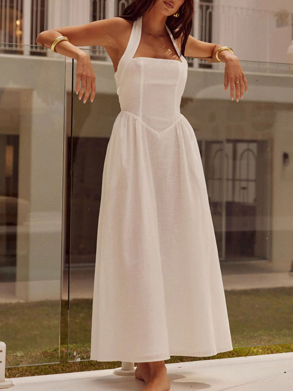 Robe midi noire ruchée à encolure dos nu – Une robe élégante et sophistiquée pour femme