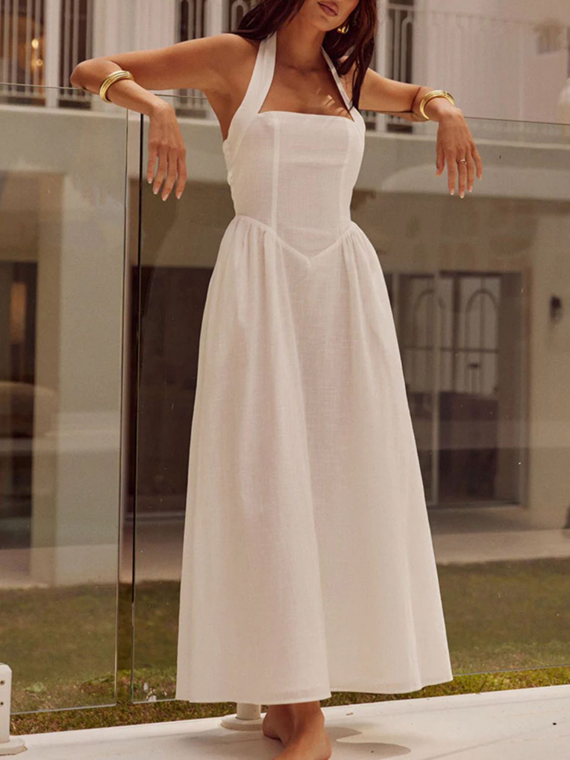 Robe midi noire ruchée à encolure dos nu – Une robe élégante et sophistiquée pour femme