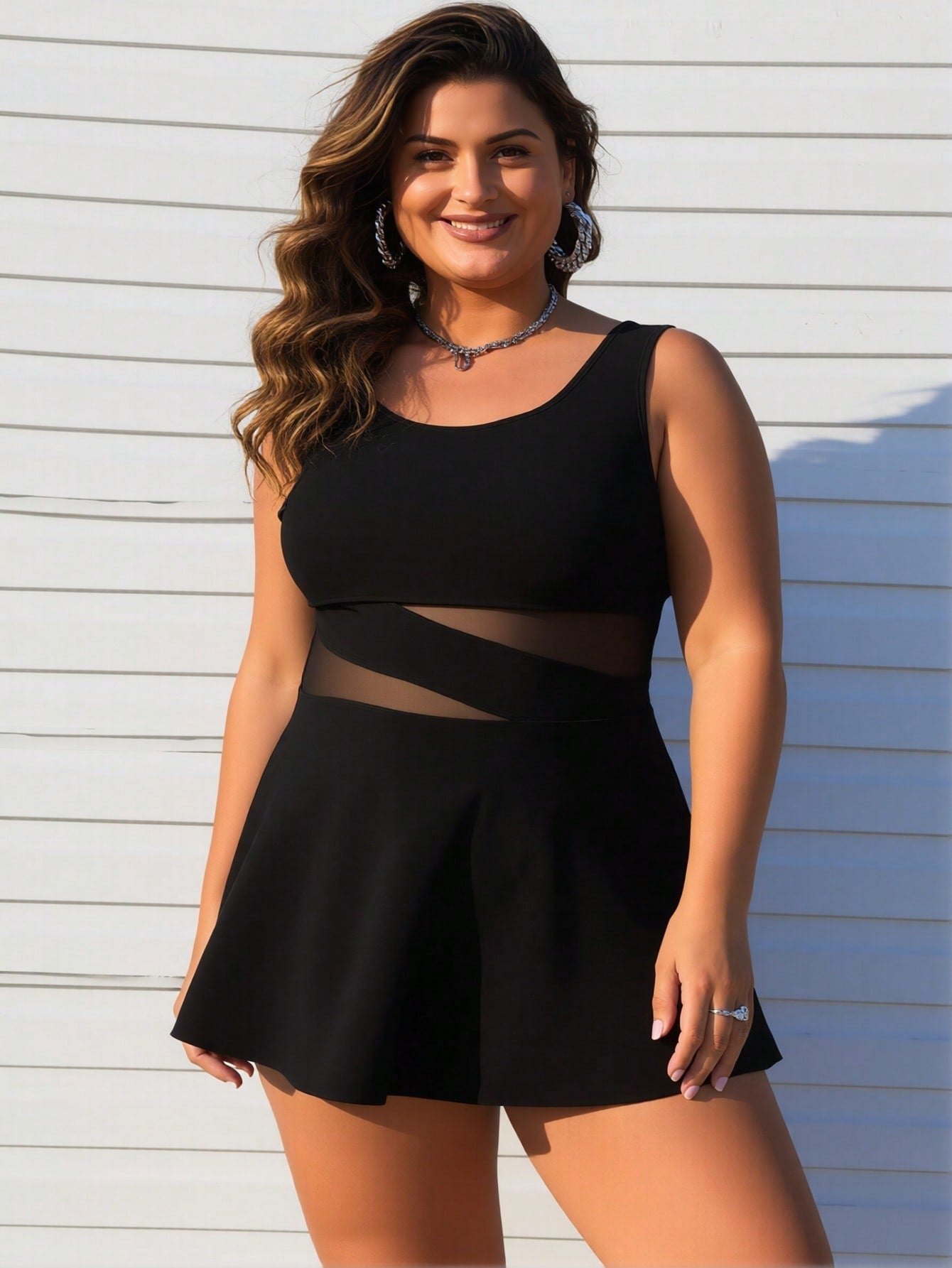 Robe de bain grande taille pour femme — Taille ajourée en maille noire et jupe évasée