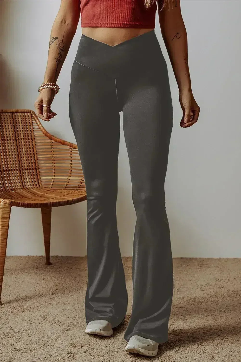 Legging évasé taille haute gris foncé en V
