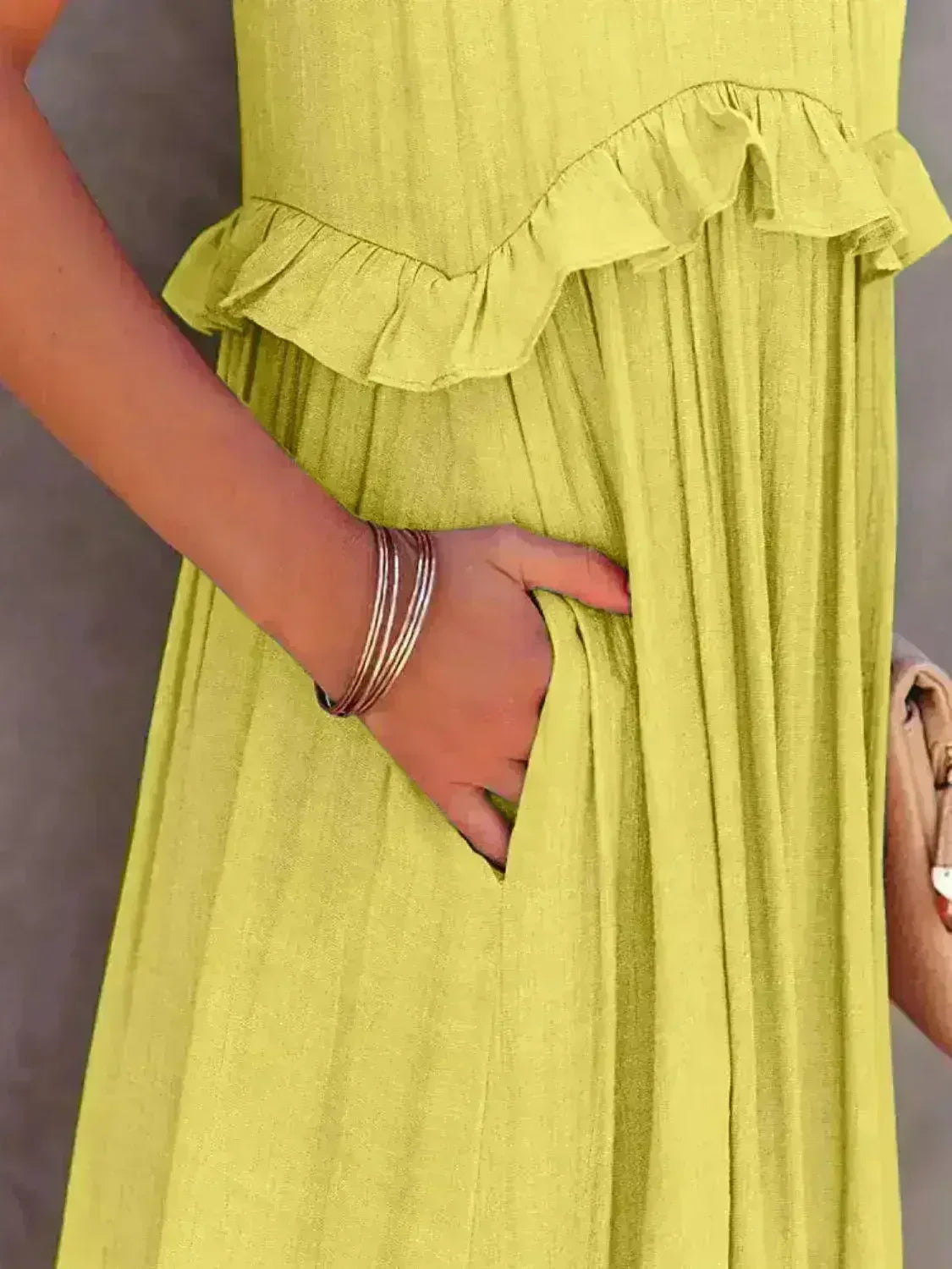 Robe longue étagée sans manches à volants avec poches
