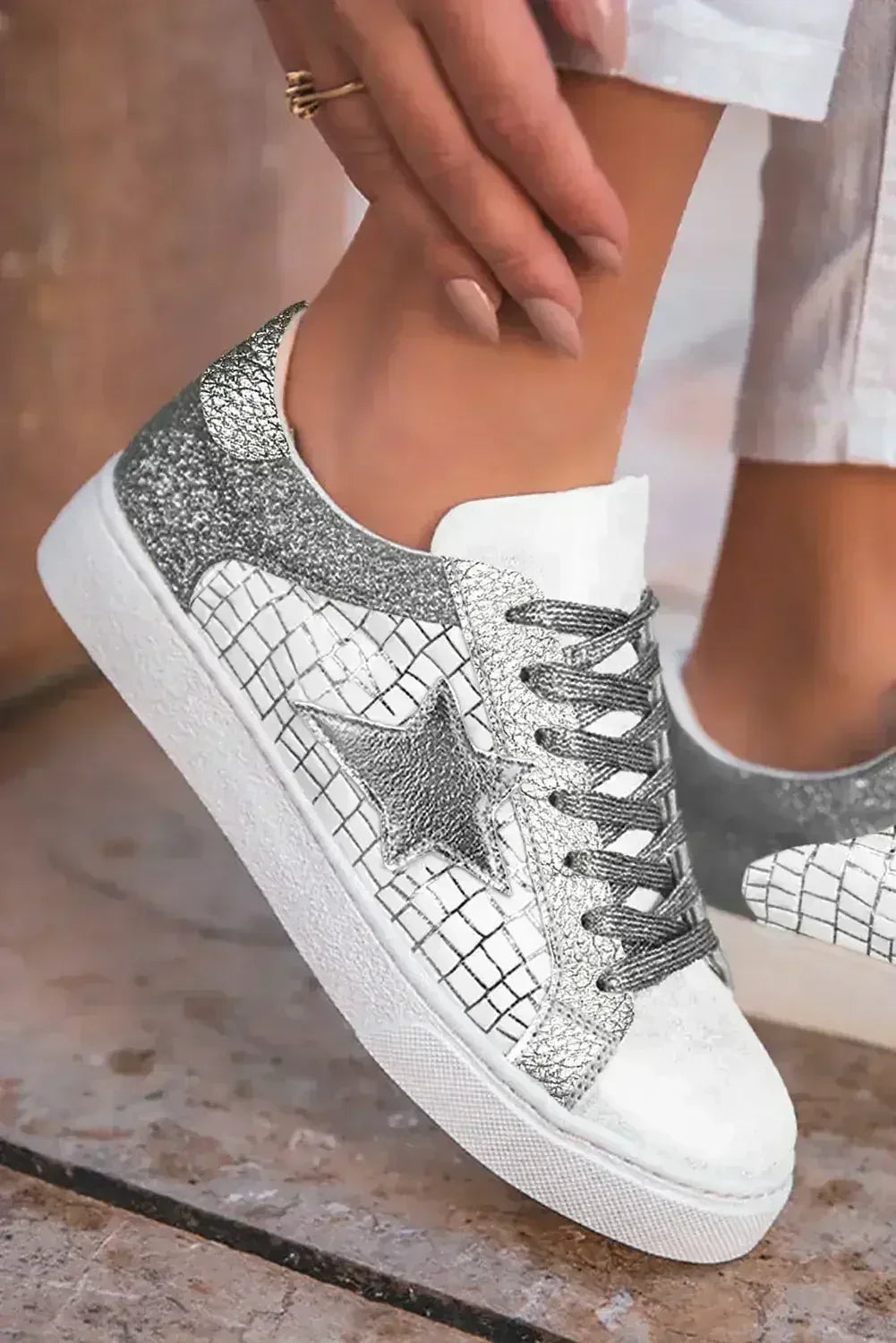 Baskets à lacets en similicuir PU à motif étoiles à paillettes dorées