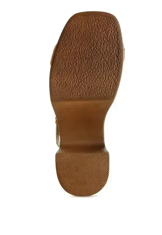Sandales Sabots Cloutées en Rafia Qasa