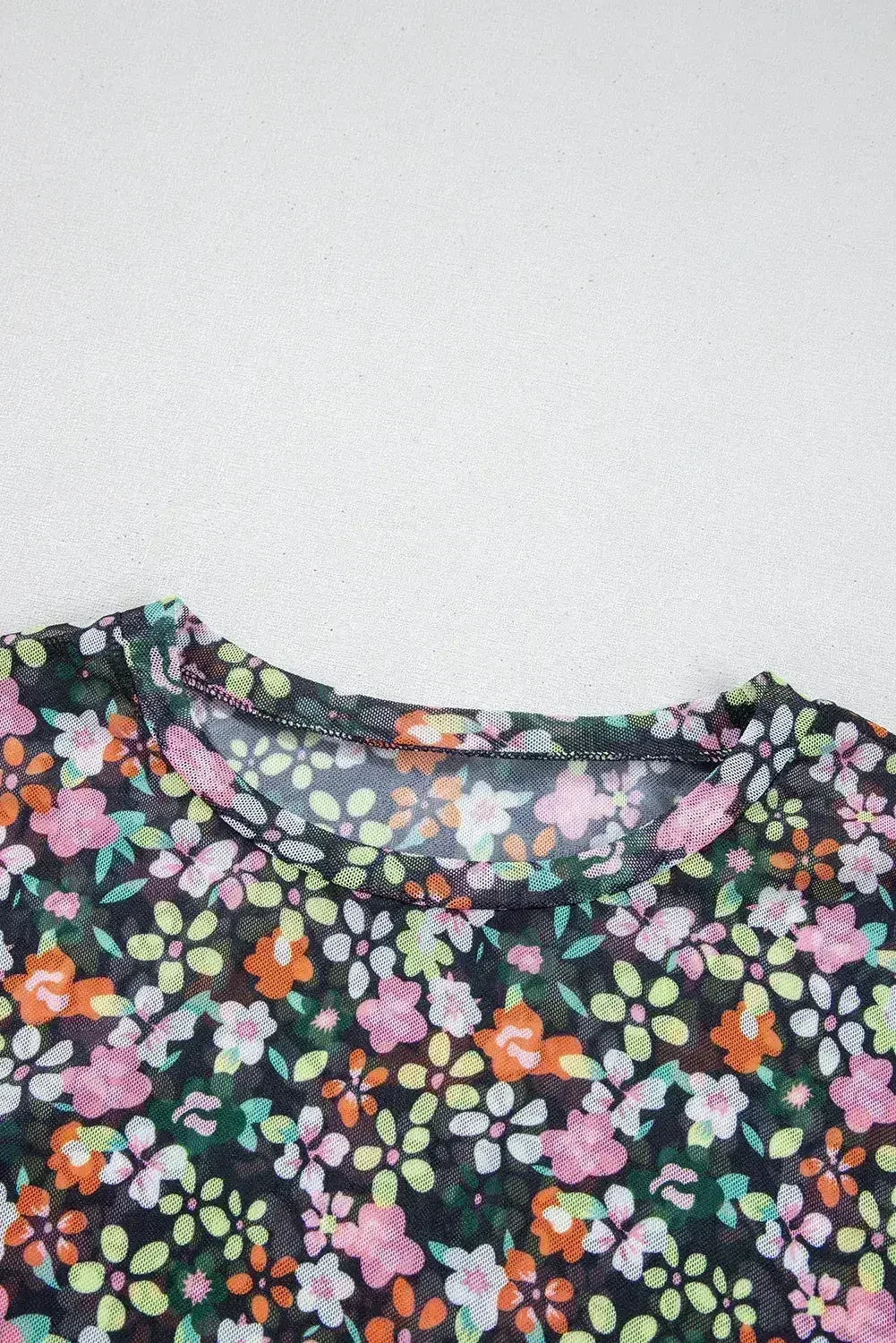 T-shirt noir transparent en maille à motif floral avec col rond et camisole
