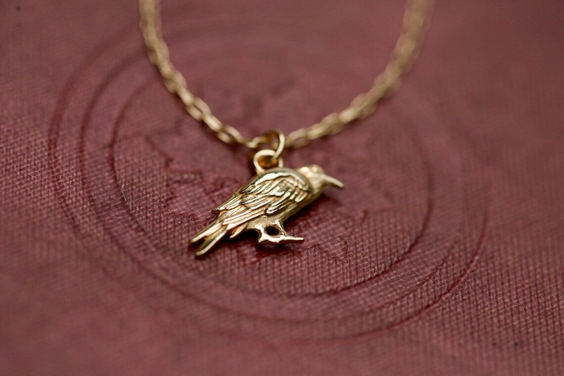 Collier Corbeau Doré – Pendentif Corbeau en Or Rempli 14k sur Chaîne de 40 cm