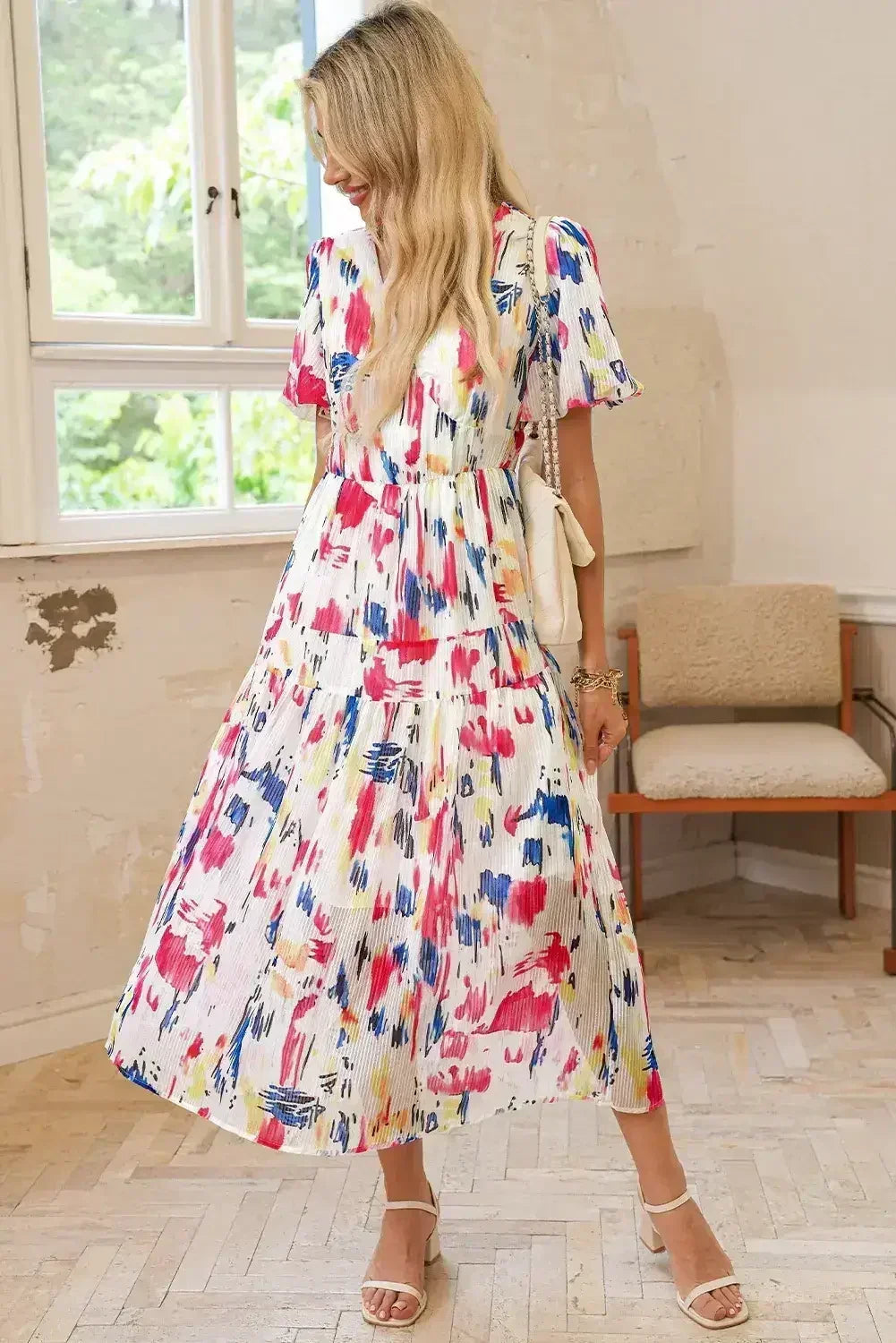 Robe longue étagée à manches courtes bouffantes imprimé abstrait bleu ciel