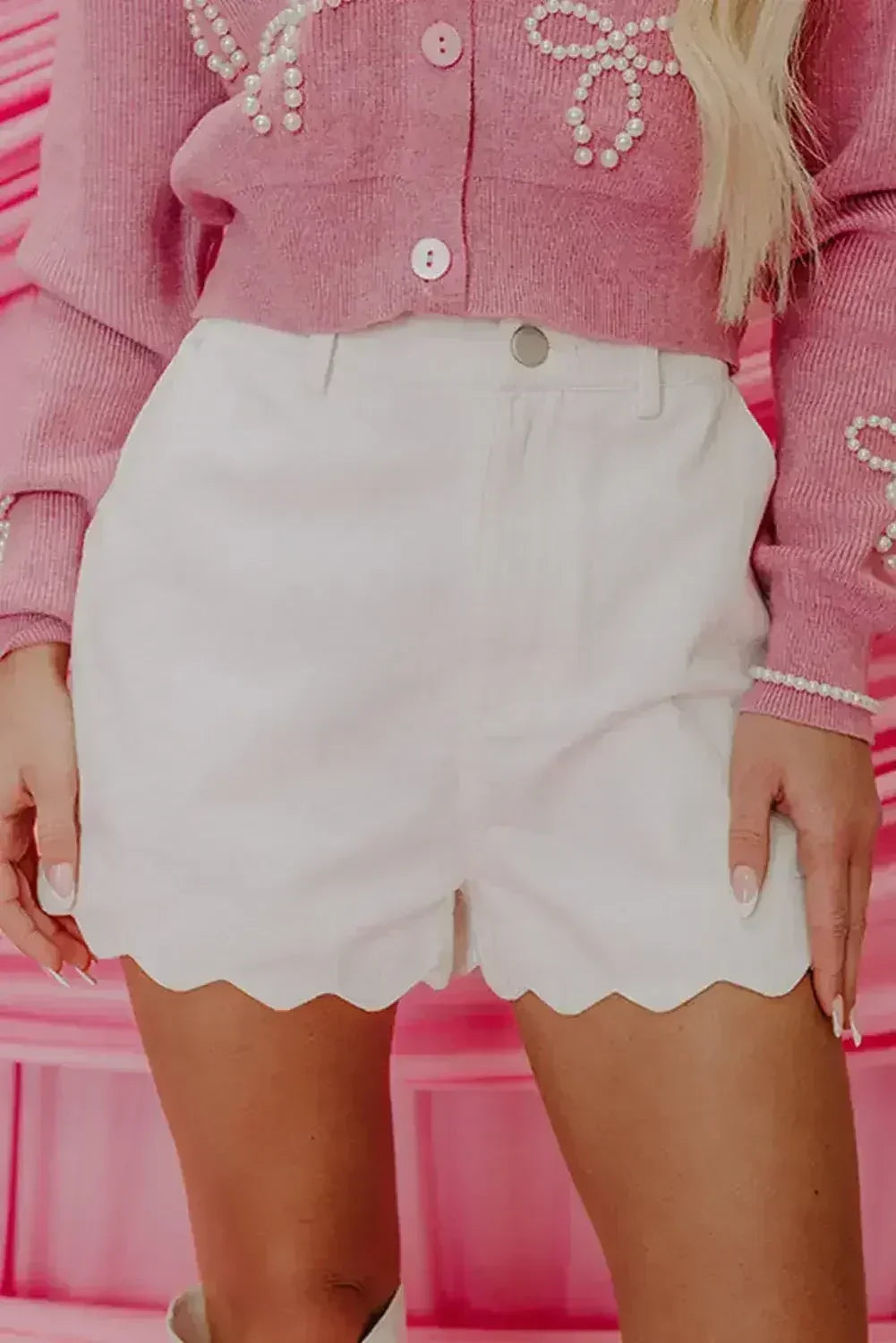 Short en jean délavé bleu à ourlet festonné
