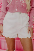 Short en jean délavé bleu à ourlet festonné