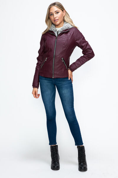 Veste double fermeture éclair superposée chaude, élégante pour femme avec capuche douillette en fausse fourrure, chic et confortable.