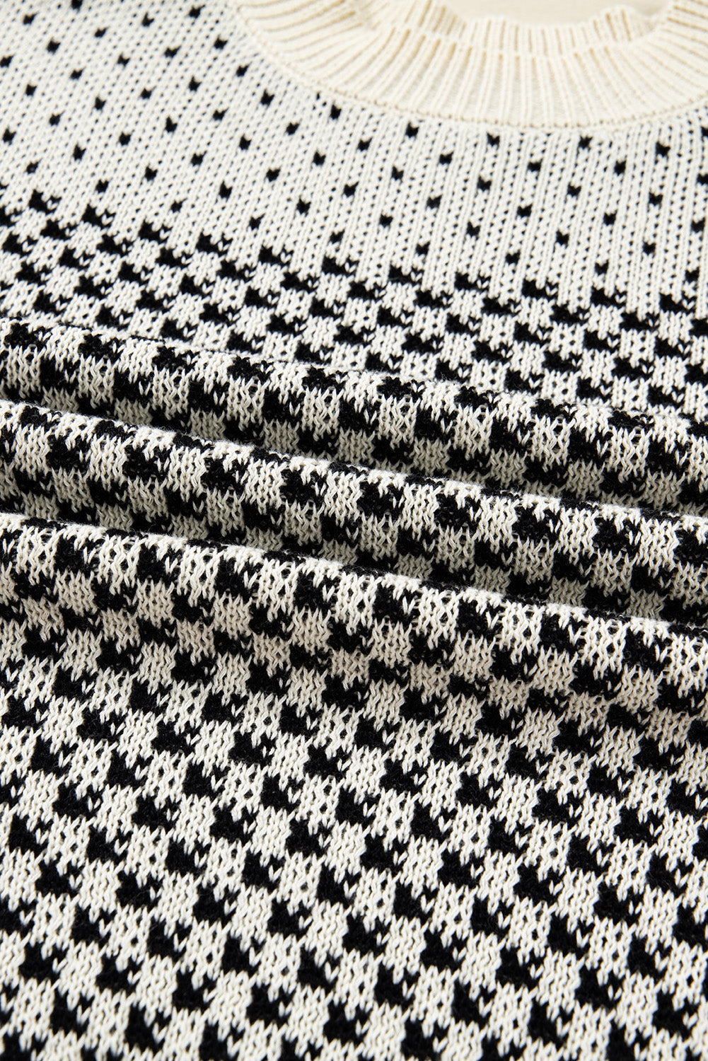 Chandail en tricot à manches épiscopales et blocs de couleur noirs