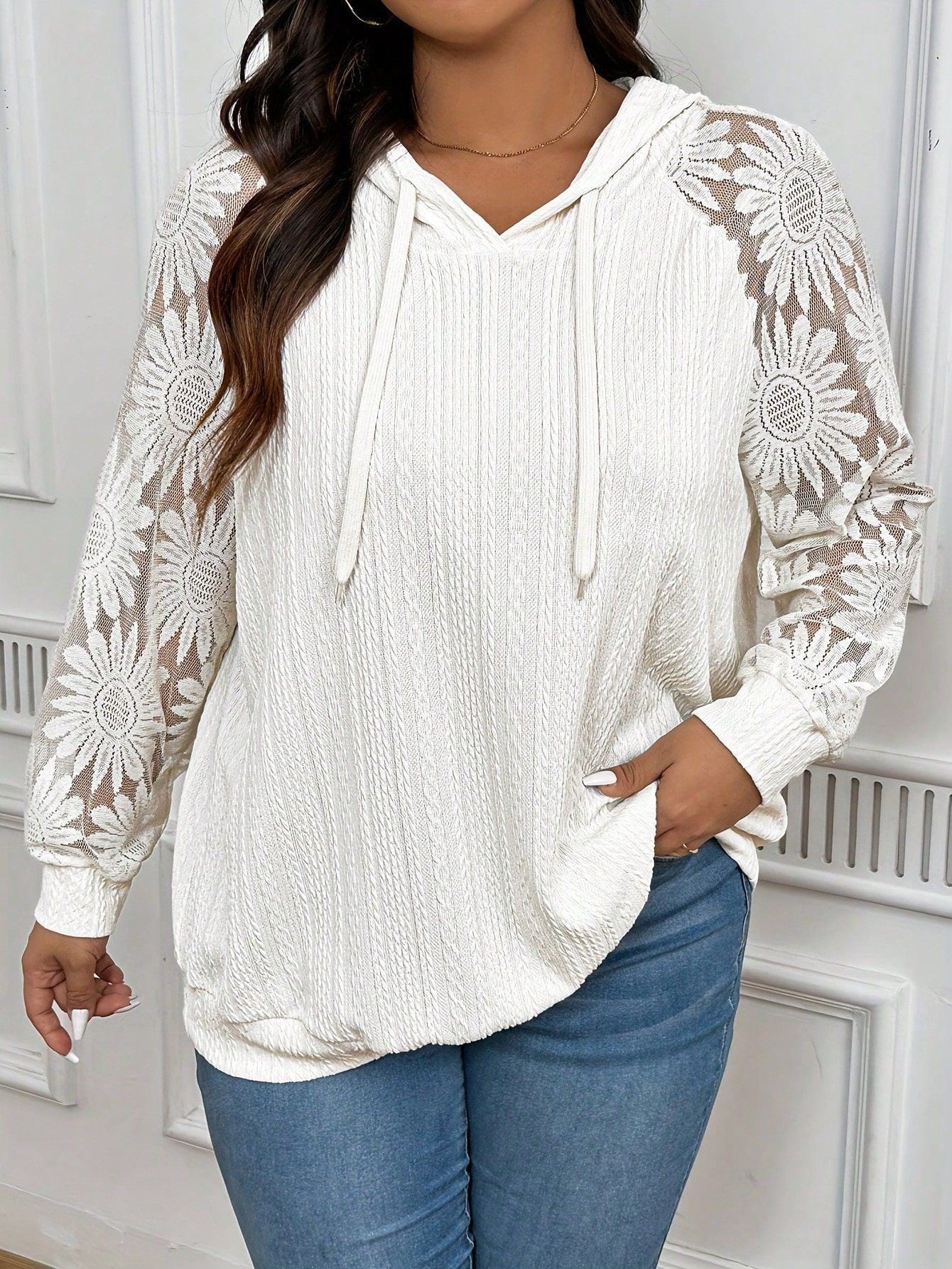Pull à manches longues, col rond, ajouré avec empiècements en dentelle pour femme – Blanc