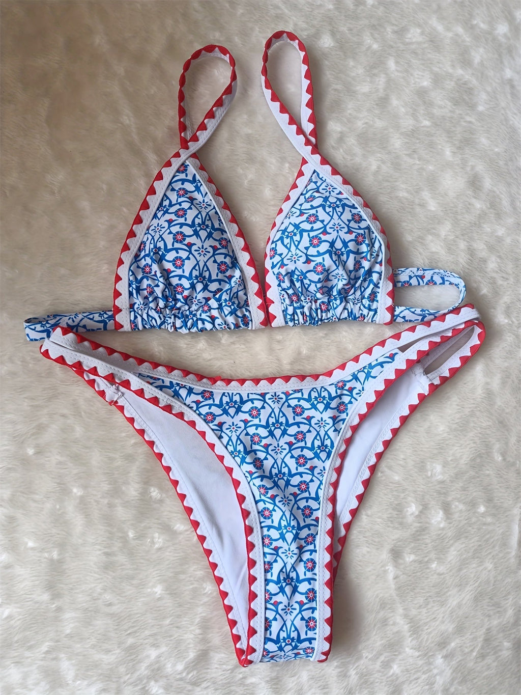Nouvel Ensemble Bikini Taille Haute Blossom Charm pour l'été – Maillot de Bain Bustier à Imprimé Floral avec Élégant Haut Triangulaire Brodé et Découpé, Bords Contrastants et Boucle au Dos – Vêtements de Plage 2 Pièces pour Femme