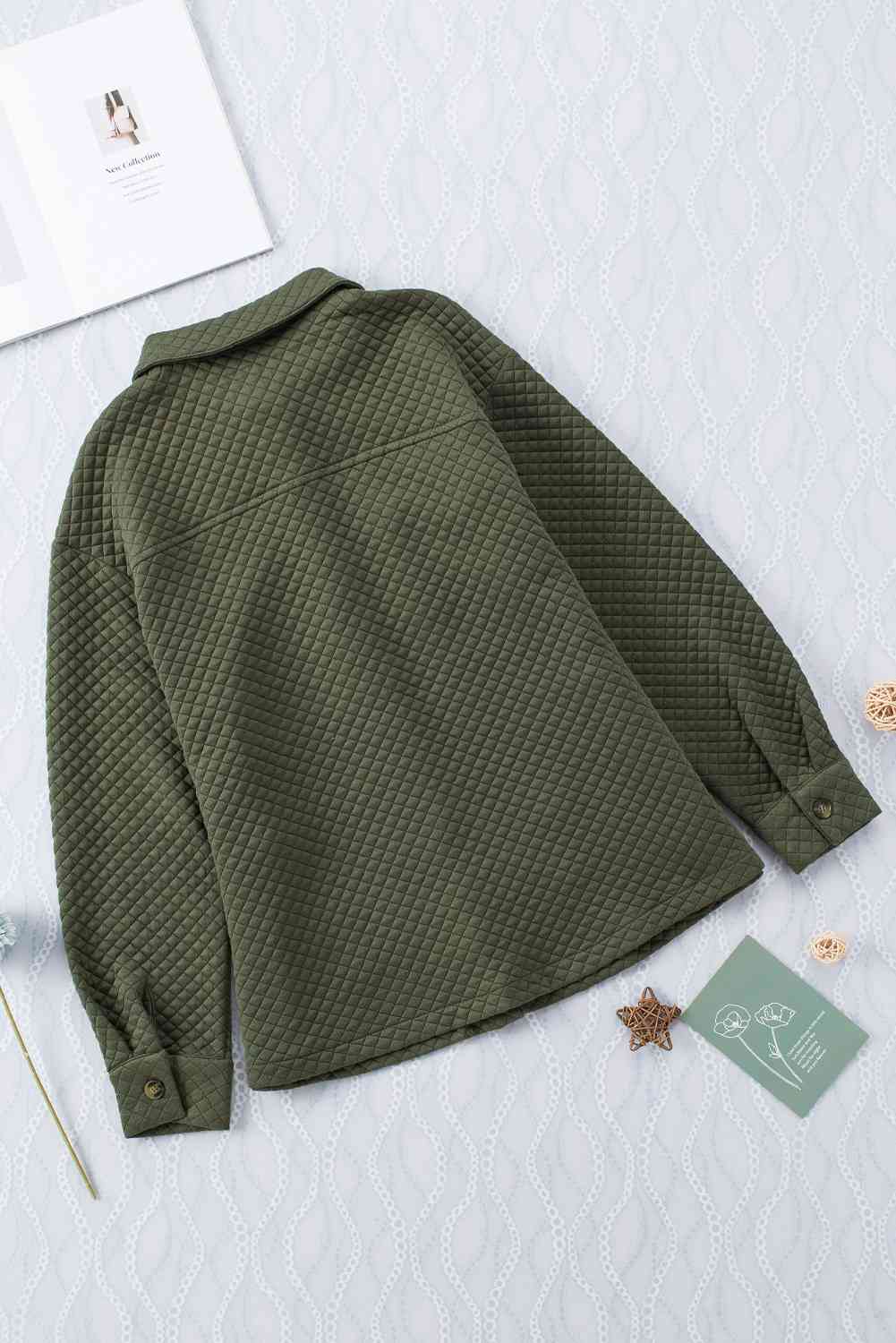 Veste boutonnée à col confortable, légère, de conception classique avec poches