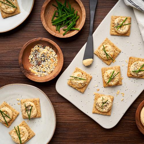 Triscuit Biscuits de Blé Entier Poivre Noir Concassé et Huile d'Olive, Collations pour le Déjeuner, Biscuits Apéritifs, 240 g