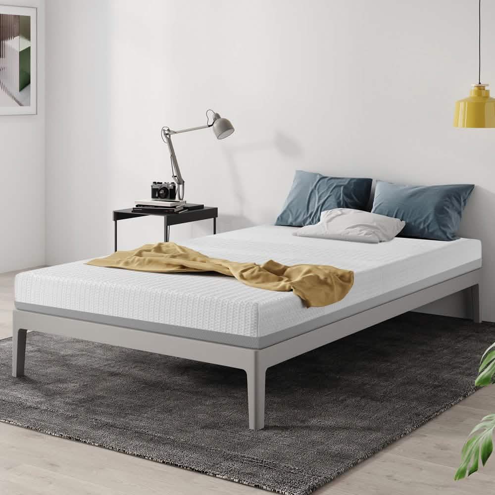 Matelas de 15 cm avec technologie de gel rafraîchissant et spatiale