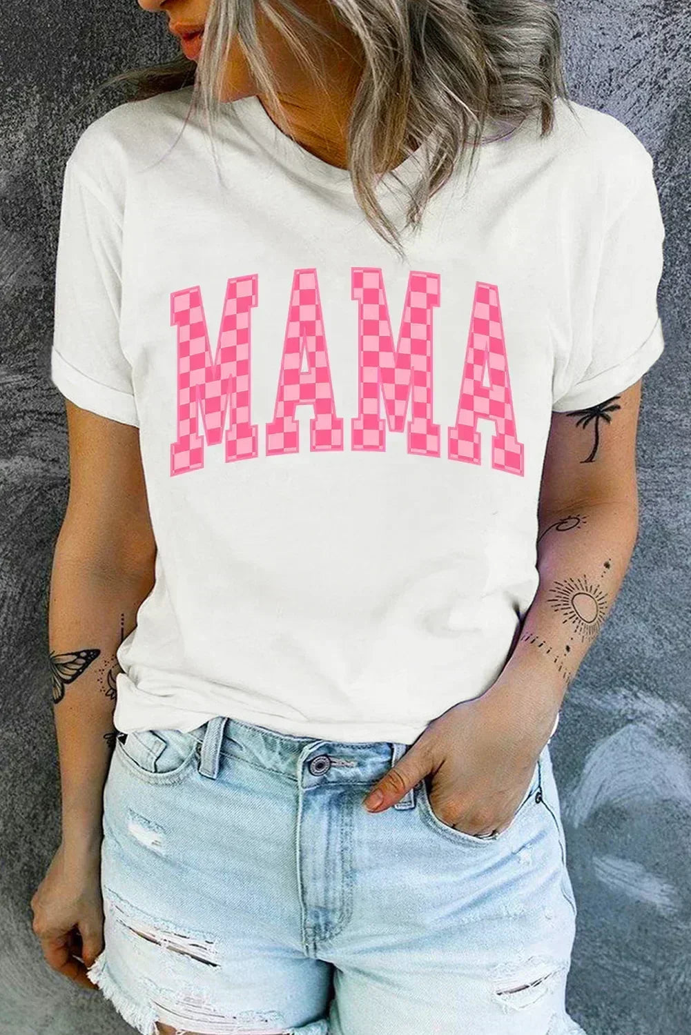 T-shirt à carreaux blancs avec lettres MAMA