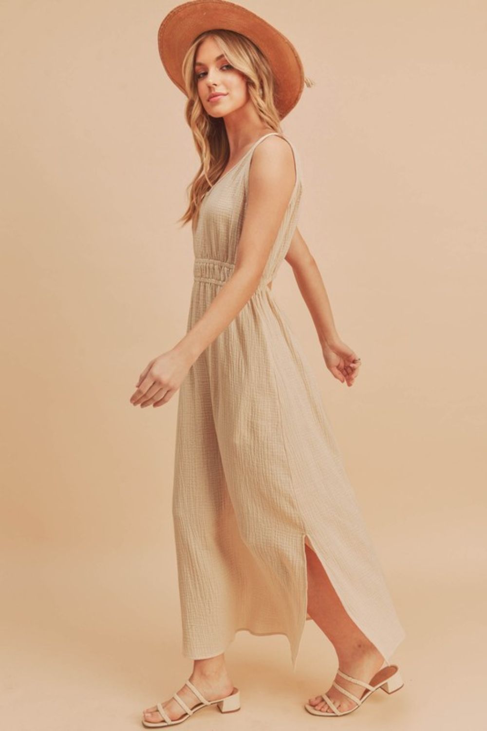 Robe longue sans manches à col rond et fentes latérales pour femme – Fluide, polyvalente et confortable avec des fentes latérales pour un style décontracté et aéré