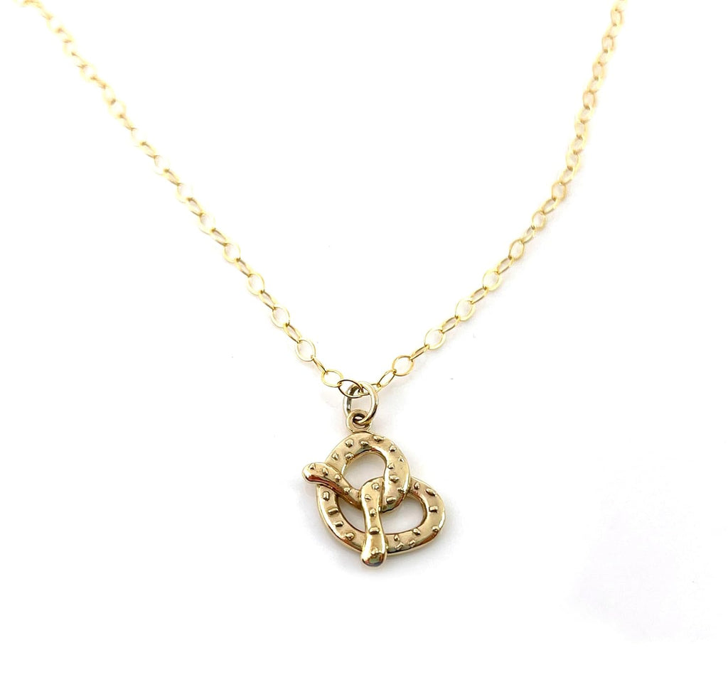 Collier Pendentif Bretzel Délicat – Chaîne en Or Rempli 14 carats | Cadeau Gourmand Fait Main