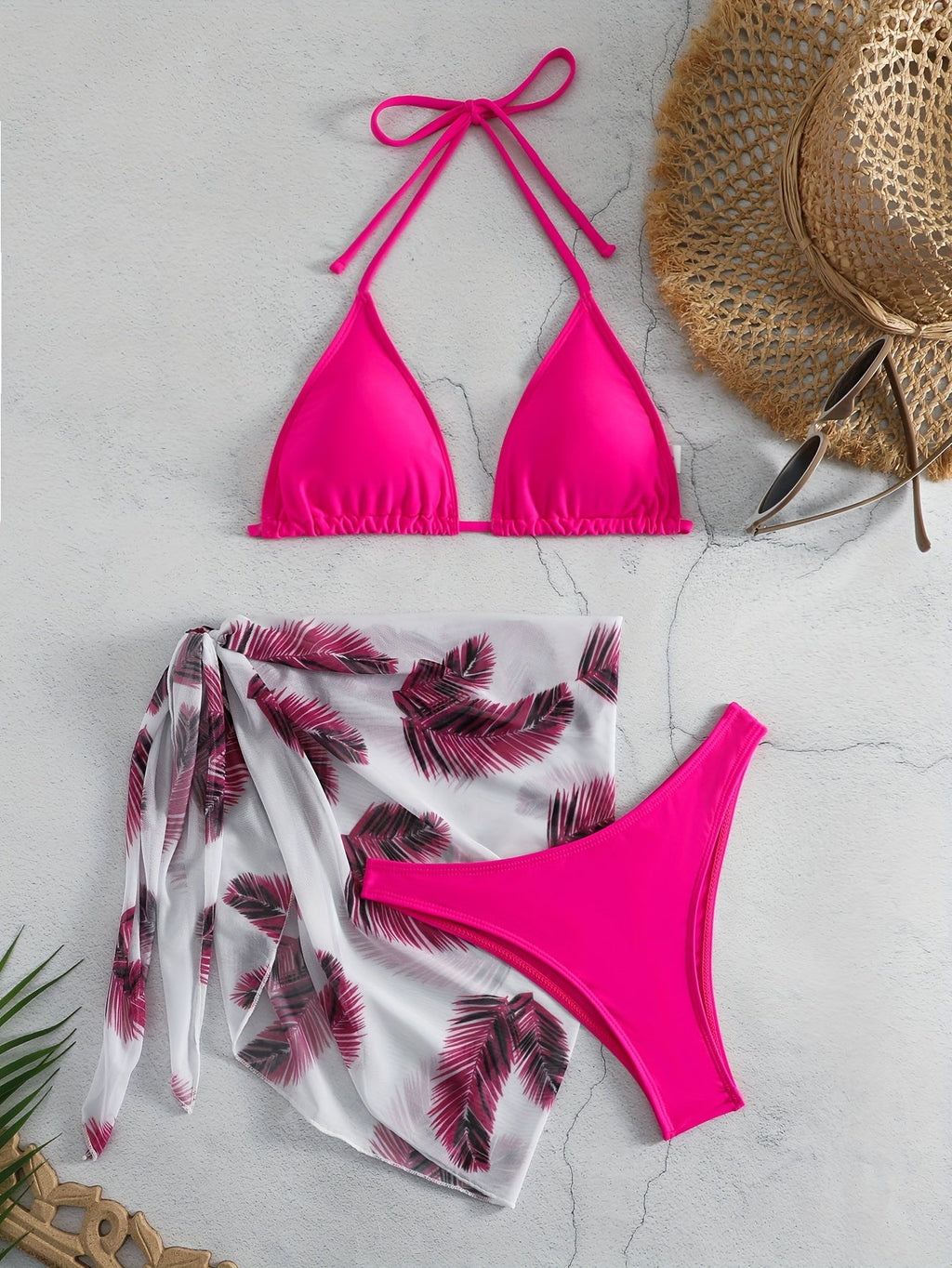 Ensemble bikini 3 pièces Feather Luxe – Maillot de bain dos nu à col licou avec imprimé plume exotique, bas de maillot taille haute à nouer et paréo – Maillot de bain extensible et confortable pour femme, idéal pour la plage et la piscine en été