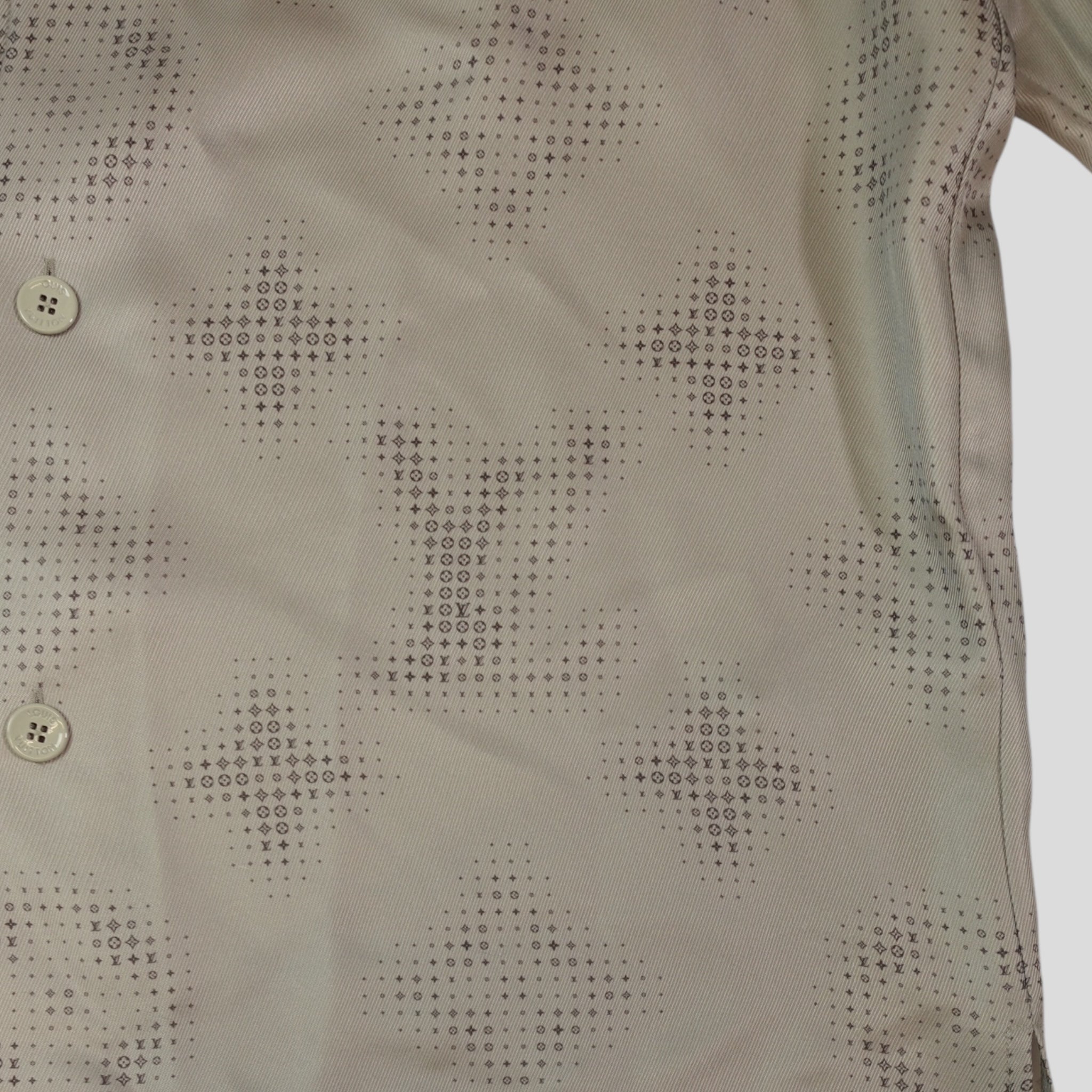 Chemise boutonnée en soie Monogram Louis Vuitton grise