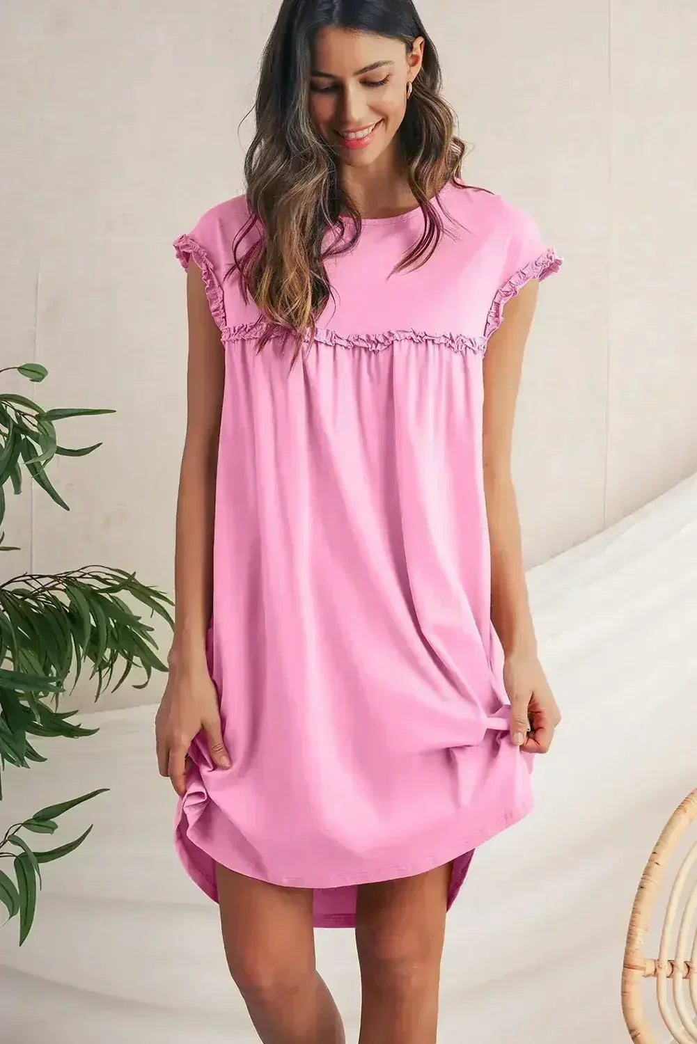Mini-robe ample col rond à volants couleur avoine