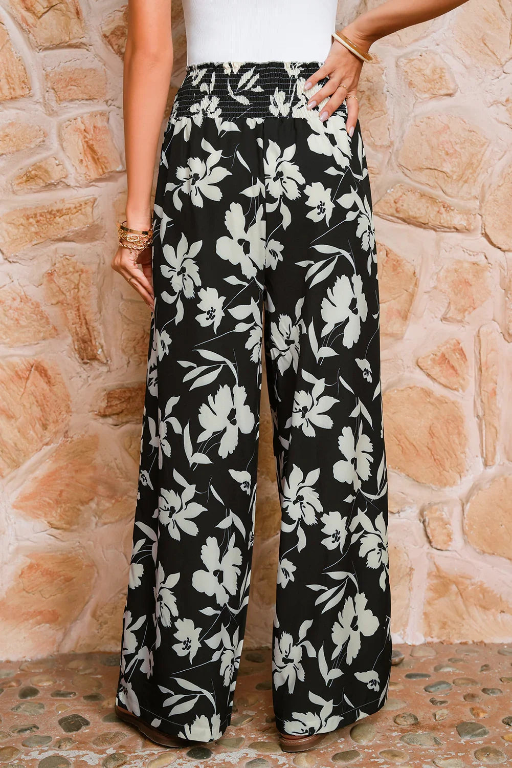 Pantalon ample bleu floral smocké à volants à la taille