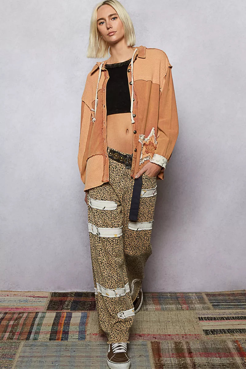 Veste à capuche boutonnée POL avec motif d'étoiles