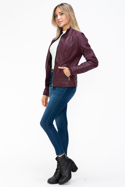 Veste double fermeture éclair superposée chaude, élégante pour femme avec capuche douillette en fausse fourrure, chic et confortable.