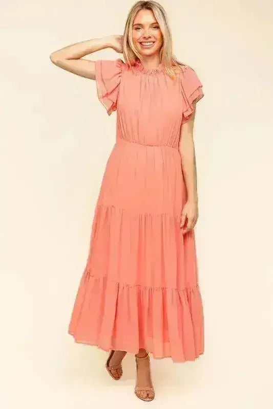 Robe sans manches à col montant et volants étagés – Style féminin et fluide