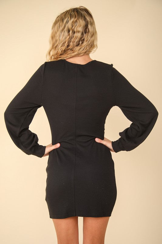 Mini-robe moulante froncée pour femme – Élégante, épurée, ajustée à la silhouette, design froncé flatteur, mini-robe audacieuse pour occasions spéciales