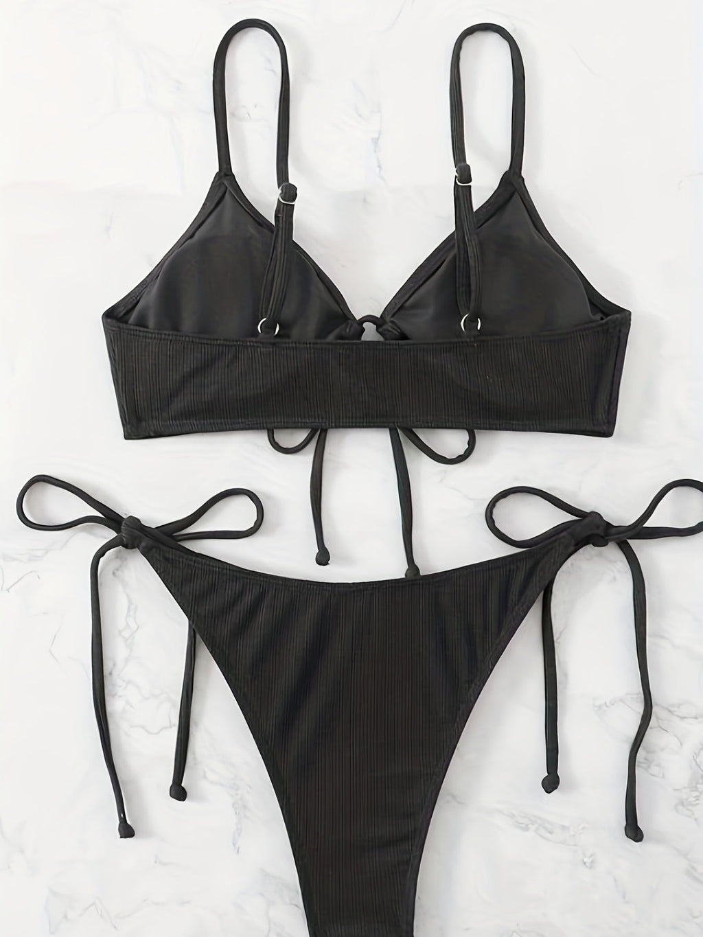 Maillot de bain 2 pièces côtelé uni – Ensemble bikini triangle à liens et anneaux pour femme – Haut échancré extensible à col en V avec bas à nouer sur les côtés – Maillot de bain tendance pour la plage et la piscine cet été