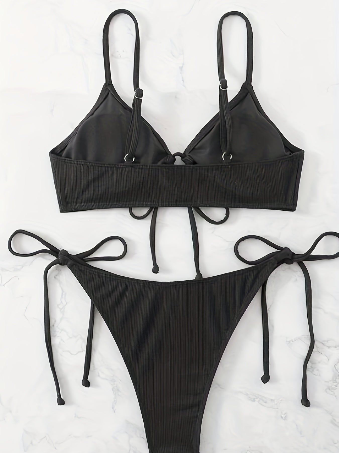 Maillot de bain 2 pièces côtelé uni – Ensemble bikini triangle à liens et anneaux pour femme – Haut échancré extensible à col en V avec bas à nouer sur les côtés – Maillot de bain tendance pour la plage et la piscine cet été