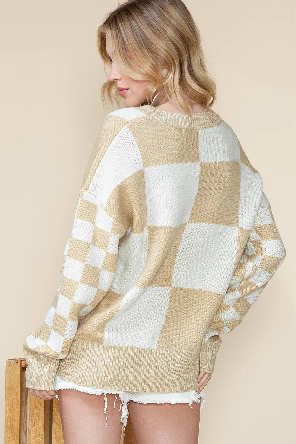 Pull en maille à épaules tombantes, motif carreaux écossais de couleur lin