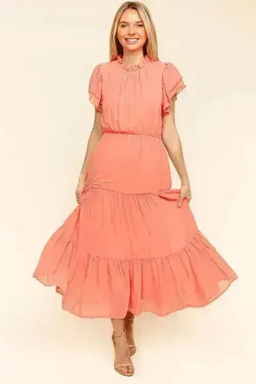 Robe sans manches à col montant et volants étagés – Style féminin et fluide