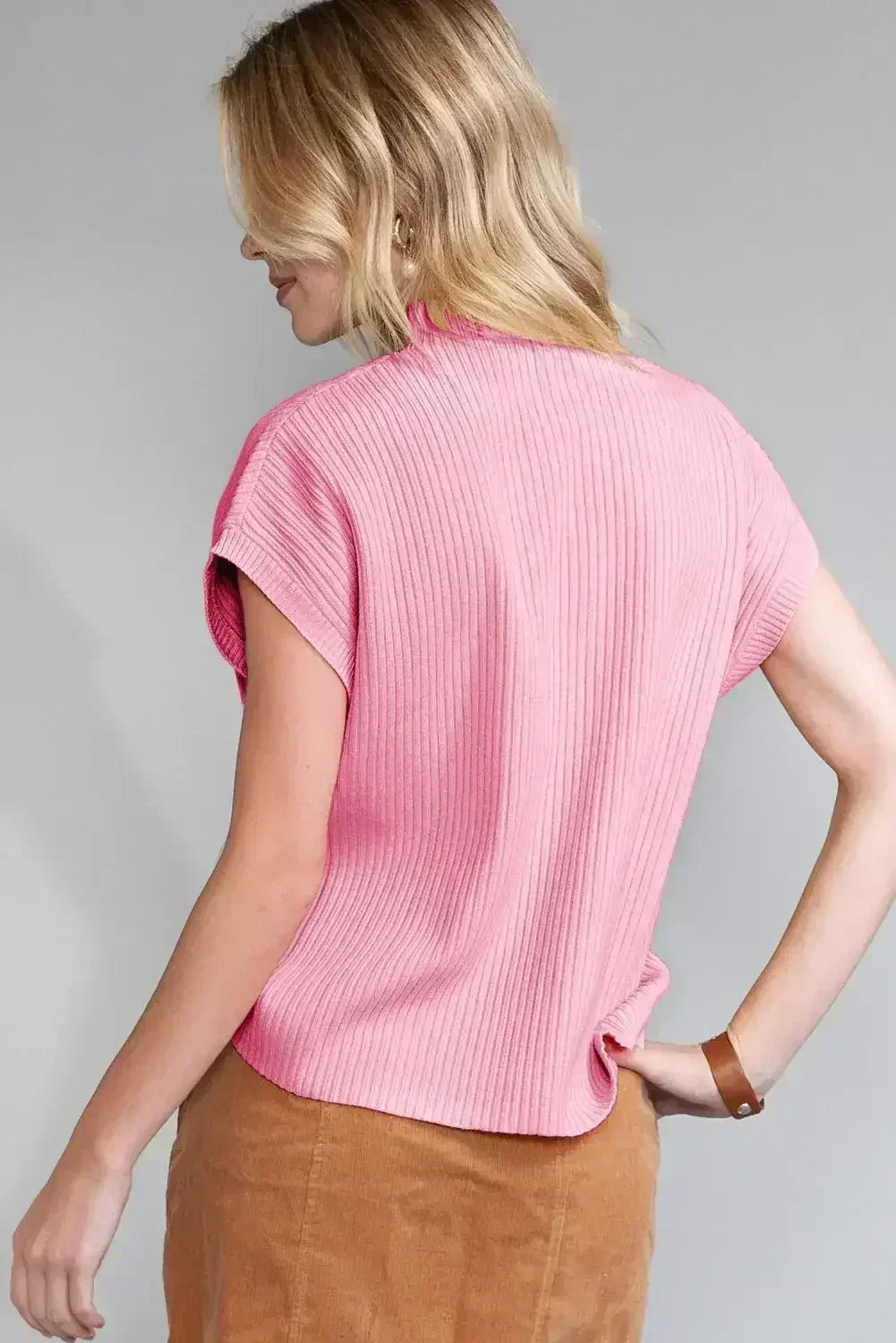 Pull à manches courtes en maille côtelée rouge minéral à poche plaquée