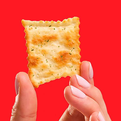 Craquelins Ritz Toasted Chips saveur crème sure et oignon, amuse-gueules, 230 g