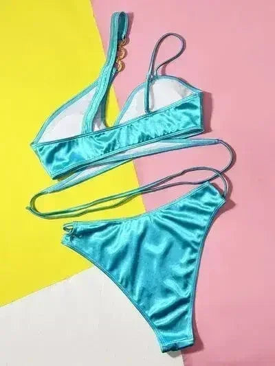 Ensemble de bikini à bretelles croisées et chaîne