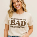 T-shirt imprimé « Occupé à prendre de mauvaises décisions »