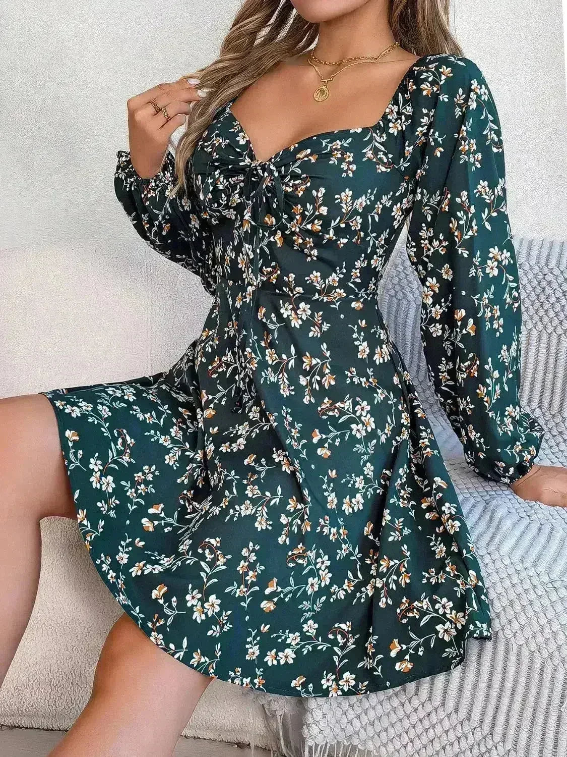 Mini-robe à manches ballon et encolure cœur imprimée