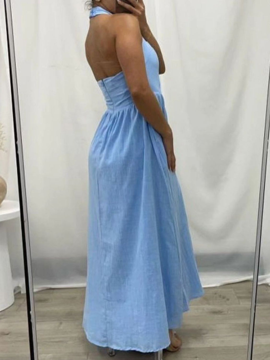 Robe midi noire ruchée à encolure dos nu – Une robe élégante et sophistiquée pour femme